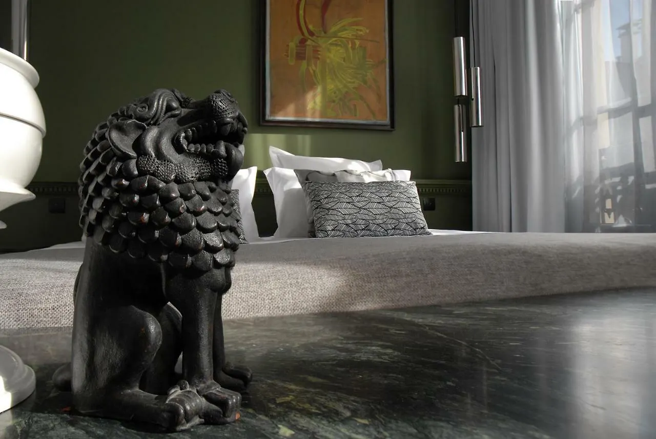 The Sleeping Lion Paris